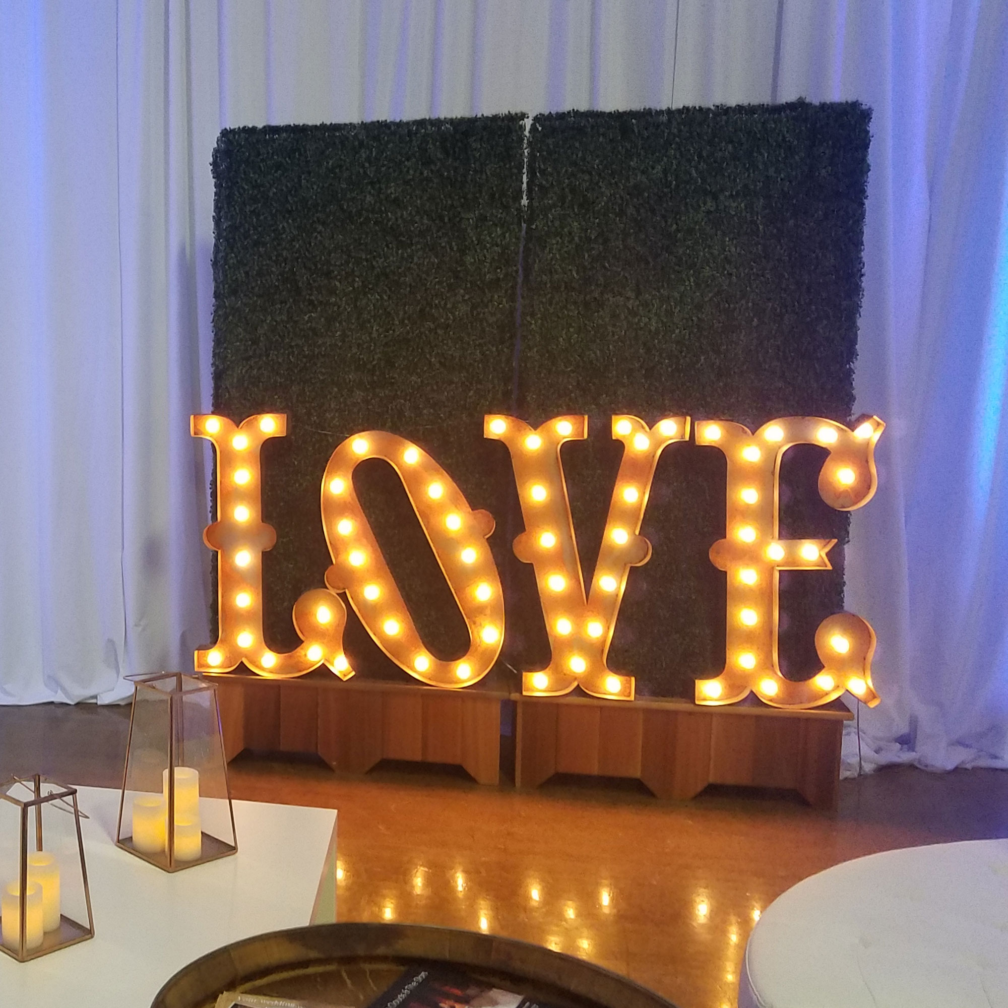 Marque Letters and Signs